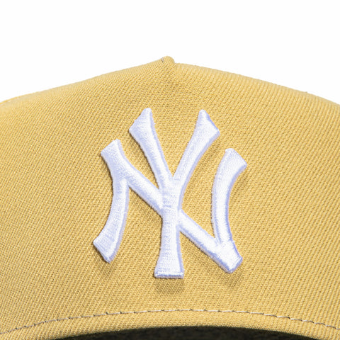 New Era 9Forty A-Frame New York Yankees 1998 World Series Patch Snapback Hat - Tan, Black