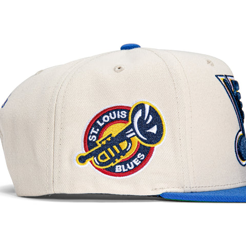 Mitchell & Ness Pittsburgh Penguins Vintage Off-White Snapback Hat, MITCHELL & NESS HATS, CAPS