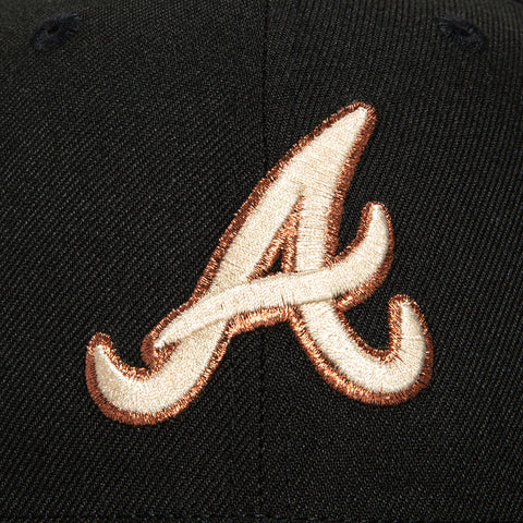 New Era 59Fifty Atlanta Braves 1999 World Series Patch Hat - Black, Brown