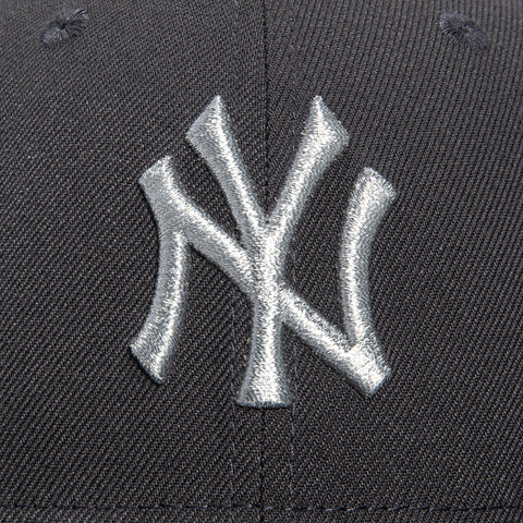 New Era 59Fifty New York Yankees 1999 World Series Patch Hat - Graphite, Metallic Silver